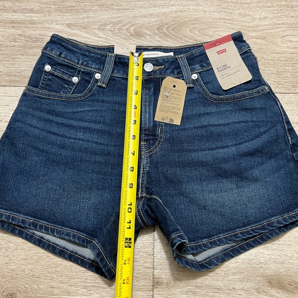 Levi's A-Line Shorts Size 26 Dark Wash - Picture 8 of 9